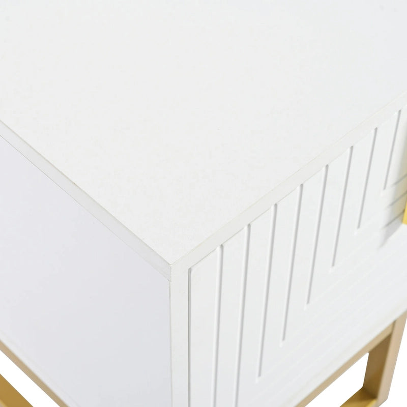 Mueble de TV blanco y dorado, 4 puertas con patrón geométrico, apto para televisores de hasta 80"