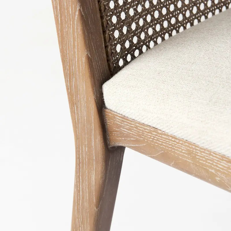 Silla de comedor sin brazos Clara con asiento crema y madera marrón claro